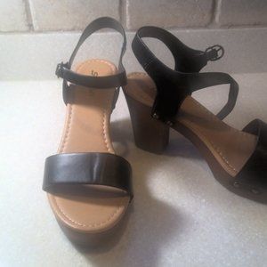 SODA BLACK STRAP SANDAL 3 INCH BLOCK HEEL-SIZE 10-NEW